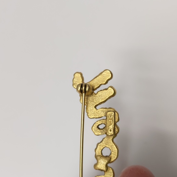 AJC Flying Cat Skywriting Brooch PIn Signed Gold Tone - Picture 3 of 8